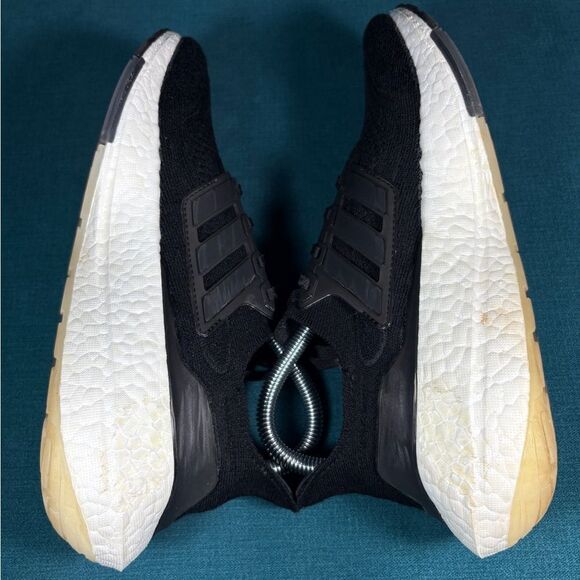 Size 7 - Women’s Adidas Ultraboost 21 Core Black shoes - Picture 6 of 9